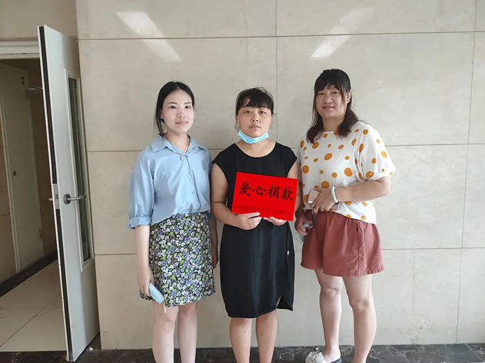 暖心慰問，進(jìn)行中
